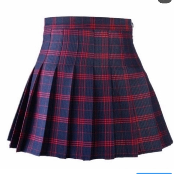 Dresses & Skirts - Xs skater skirt 🌸😉